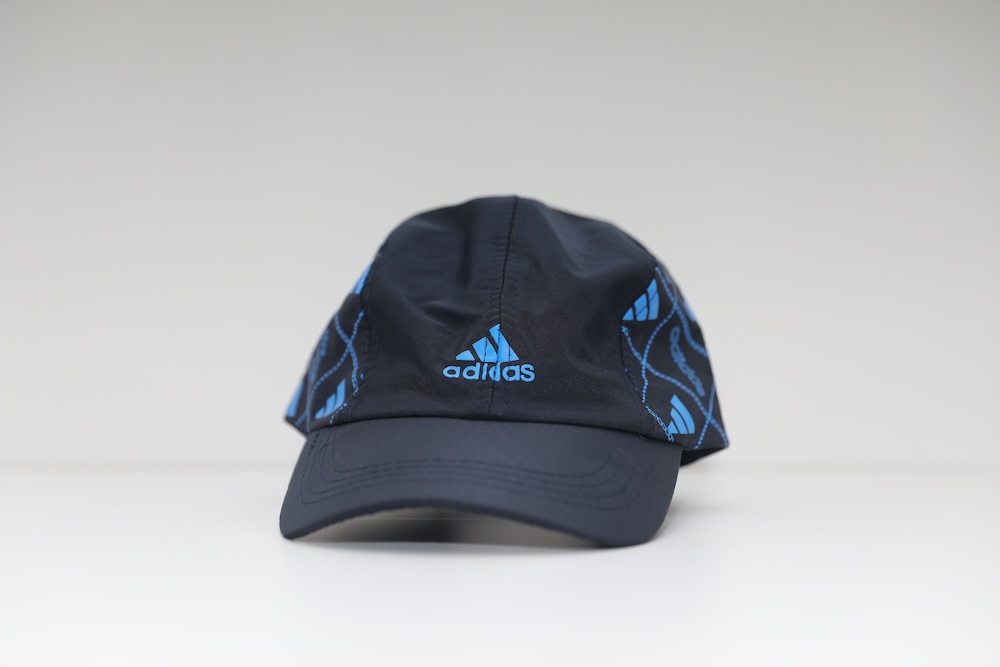 كاب ازرق بشعار اديداس